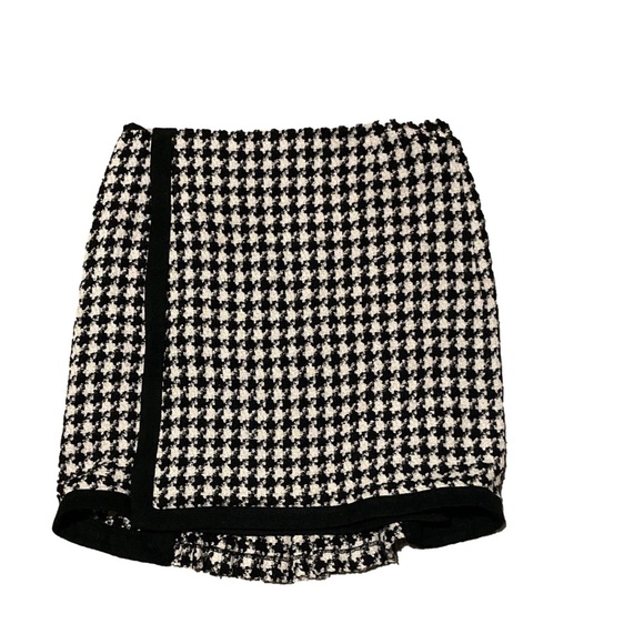 ECI Dresses & Skirts - ECI New York Tweeded Houndstooth Black and White Wrap Skirt 10